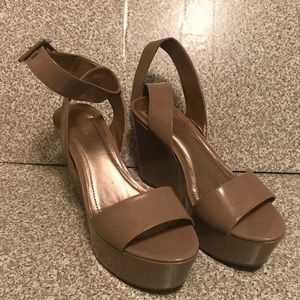 BCBG shoes size 9 1/2 B. Excellent condition